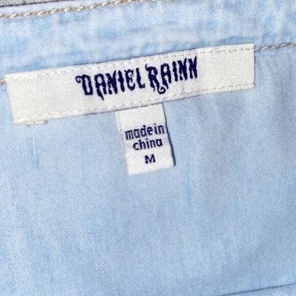 Daniel Rainn chambray top size medium - Picture 3 of 5